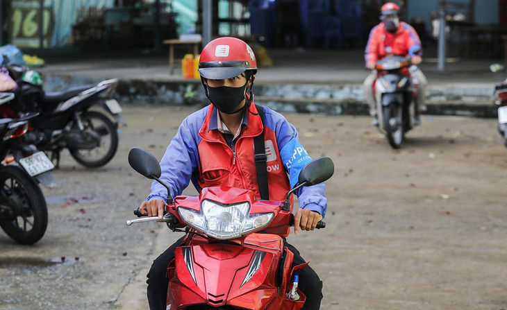 Nhân viên siêu thị, shipper tại TP.HCM được lưu thông tới 21h30