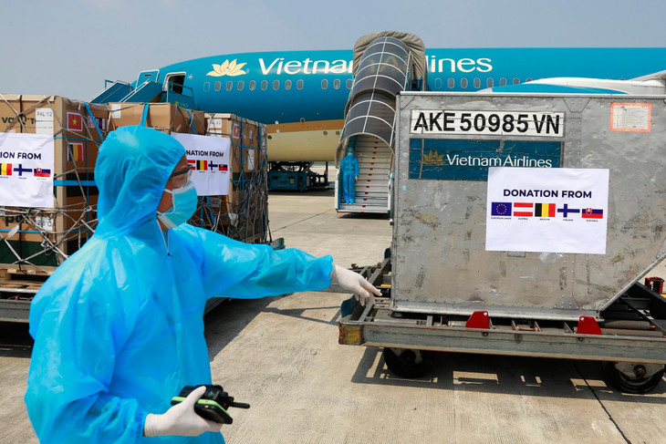 Có thêm 200.000 liều vaccine COVID-19 AstraZeneca về Việt Nam