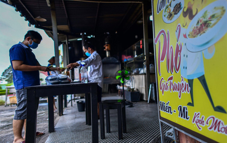 Từ 0h ngày 10/9, các cơ sở kinh doanh ăn uống đã hoạt động trở lại nhưng chỉ bán mang về và phải đảm bảo nguyên tắc phòng dịch 5K của Bộ Y tế. Đối với các chợ truyền thống, trung tâm thương mại, siêu thị ngừng hoạt động sẽ được mở cửa trở lại với điều kiện phải có phương án kinh doanh đảm bảo phòng, chống Covid-19 và được cơ quan có thẩm quyền phê duyệt.