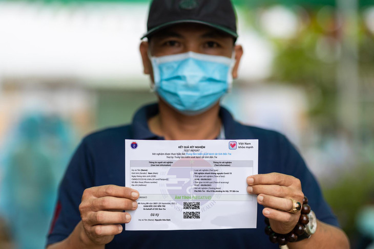 Người dân Bến Tre hoàn thành xét nghiệm và nhận được kết quả xét nghiệm có QR code