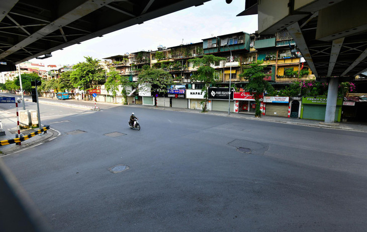 Phố Phạm Ngọc Thạch im lìm. Nơi đây tập trung nhiều chi nhánh ngân hàng