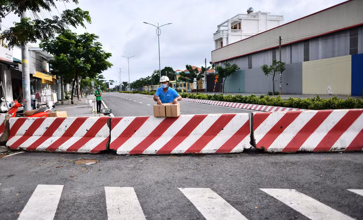 Các chốt kiểm dịch liên khu phố dừng hoạt động, riêng chốt liên phường, liên huyện, liên tỉnh tiếp tục được duy trì.