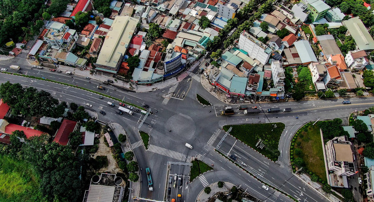 Đây là ngày đầu tiên TP Thủ Dầu Một thực hiện nới lỏng một số nội dung trong Chỉ thị 16. Ngoài các nội dung nới lỏng, thành phố tiếp tục thực hiện giãn cách xã hội theo Chỉ thị 16 đến ngày 15/9.