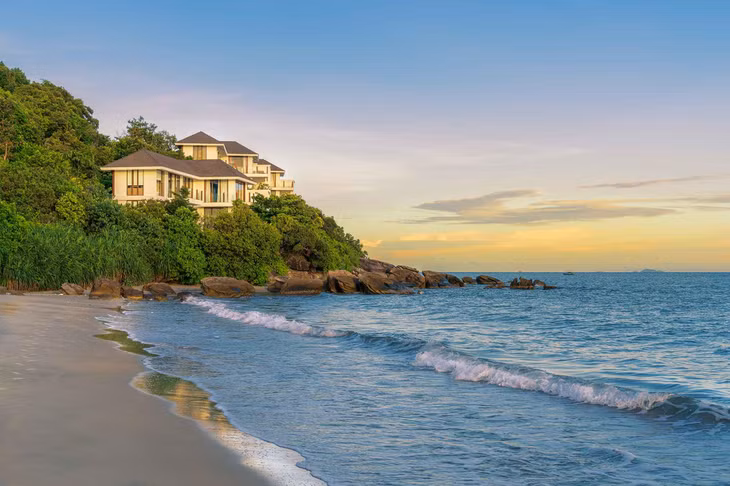 Nhu cầu về bất động sản ven biển đang tăng cao. Trong ảnh: Dự án biệt thự nghỉ dưỡng của Sun Group tại mũi Ông Đội, Phú Quốc
