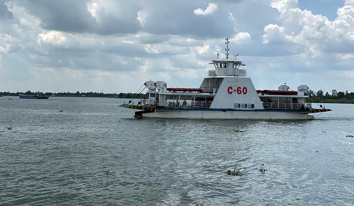 Phà vượt sông Hậu nối quận Ô Môn, TP Cần Thơ với huyện Lai Vung, tỉnh Đồng Tháp Phà vượt sông Hậu nối quận Ô Môn, TP Cần Thơ với huyện Lai Vung, tỉnh Đồng Tháp