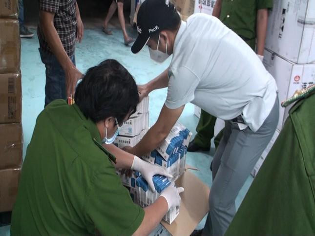 Công an thu giữ lô thuốc được quảng cáo điều trị COVID-19