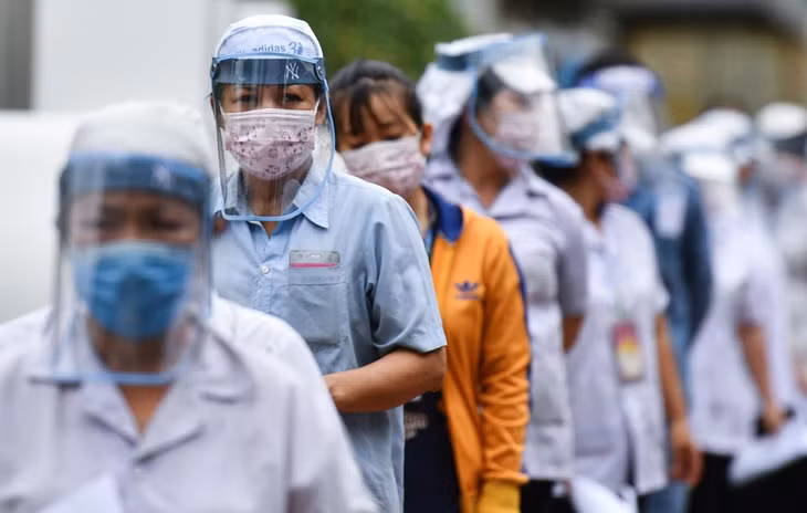 UBND tỉnh cho phép các doanh nghiệp tiếp tục sản xuất thực hiện đăng ký hoạt động theo mô hình "3 xanh" gồm "nhà máy, nhà trọ và công nhân".