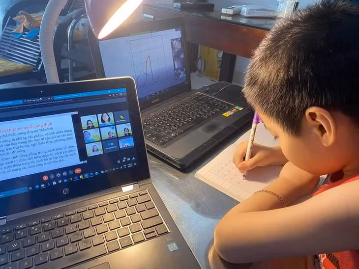 Song song với việc dạy học trực tuyến, TP.HCM dạy học trên truyền hình cho học sinh tiểu học từ ngày 13/9