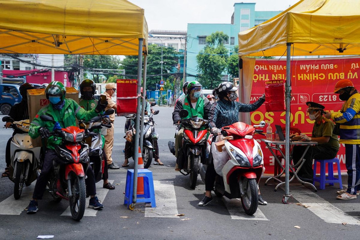 Đến nay, 82.000 shipper đăng ký hoạt động nên Sở Công thương rất cần Sở Y tế hỗ trợ công tác xét nghiệm. Đến nay, 82.000 shipper đăng ký hoạt động nên Sở Công thương rất cần Sở Y tế hỗ trợ công tác xét nghiệm.