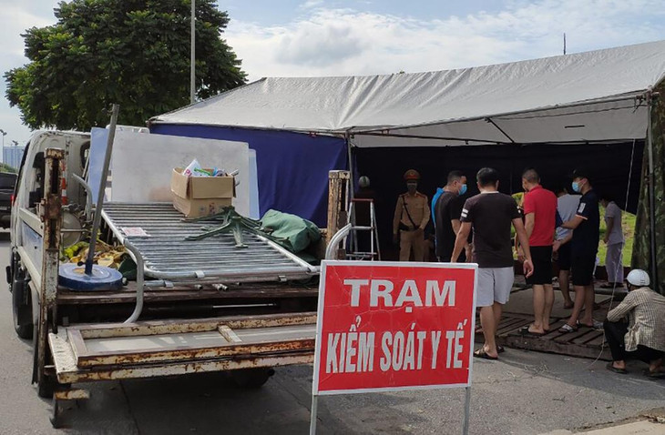 Các đơn vị chức năng dỡ chốt ở đại lộ Thăng Long, chiều 16/9 Các đơn vị chức năng dỡ chốt ở đại lộ Thăng Long, chiều 16/9