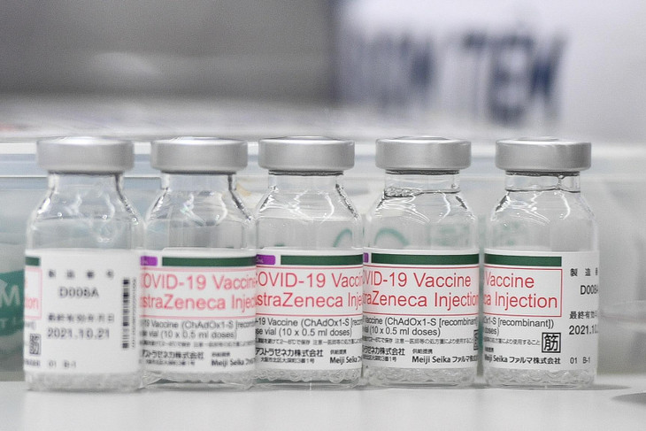 Thông tin hướng dẫn của nhà sản xuất vaccine AstraZeneca cho biết có thể tiêm 2 liều trong khoảng cách 4-12 tuần. Ảnh minh họa