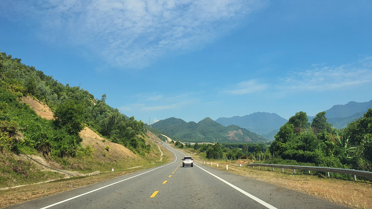 Hạ tầng giao thông hướng đến liên kết phát triển ngành công nghiệp có quy mô lớn, có năng lực cạnh tranh quốc tế cao đang được Trung ương dành nguồn đầu tư lớn cho Vùng