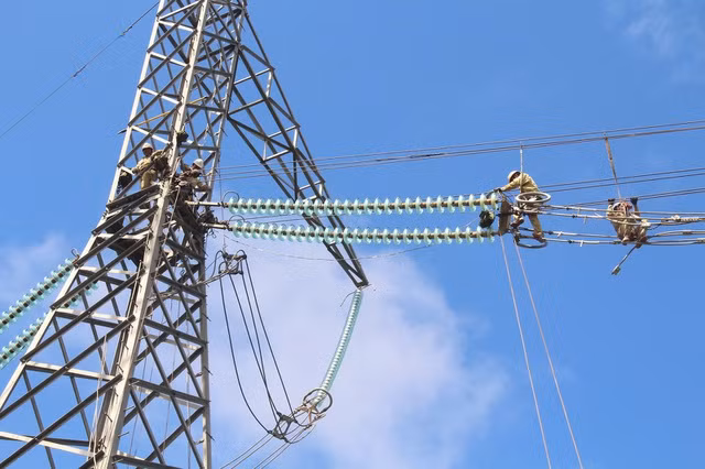 EVN đề xuất tăng giá truyền tải điện năm 2022