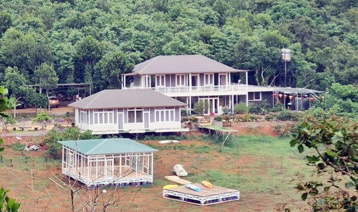 Một công trình xây dựng trái phép trên đất lòng hồ thủy điện ở Đắk Nông