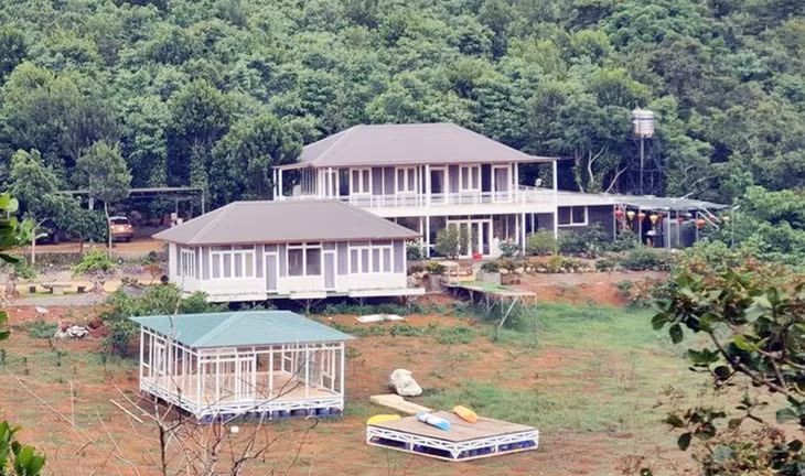 Một công trình xây dựng trái phép trên đất lòng hồ thủy điện ở Đắk Nông