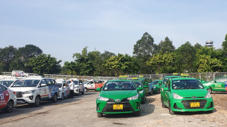 Bãi đệm cho taxi hoạt động tại sân bay Tân Sơn Nhất dịp cao điểm Tết Nguyên đán 2023