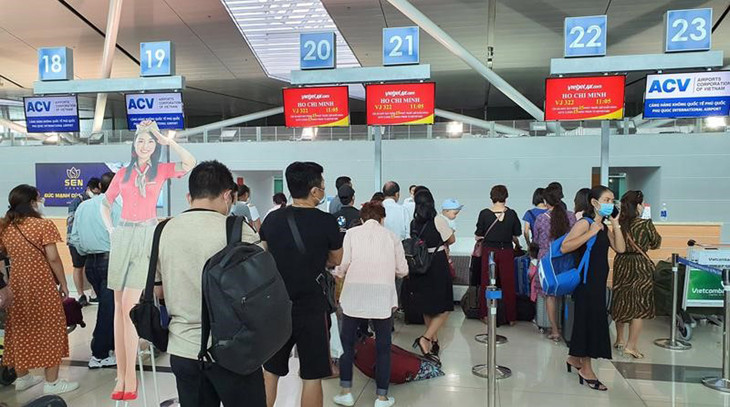 Các hãng hàng không Việt Nam vận chuyển gần 5 triệu khách, tăng 13,4% so với tháng trước.