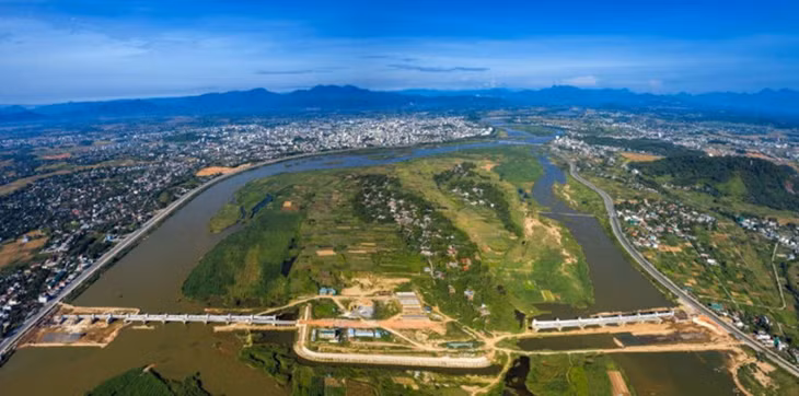 Tỉnh Quảng Ngãi dự kiến chi khoảng 1.000 tỷ đồng xây dựng đường giao thông, kè dọc theo cồn cát ven sông Trà Khúc để khai thác quỹ đất.