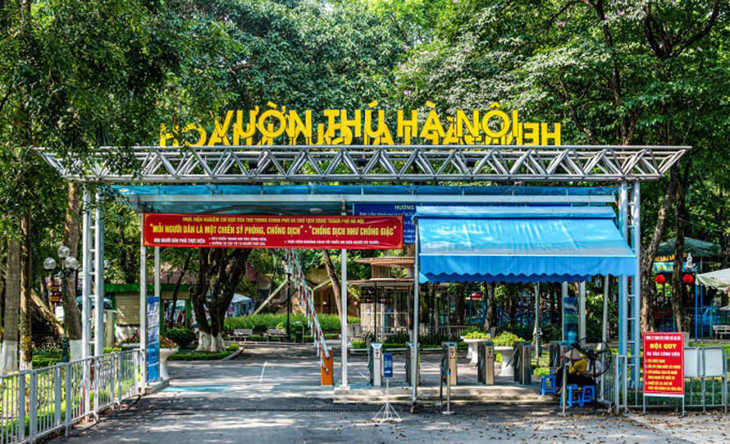 Cổng soát vé tại công viên Thủ Lệ