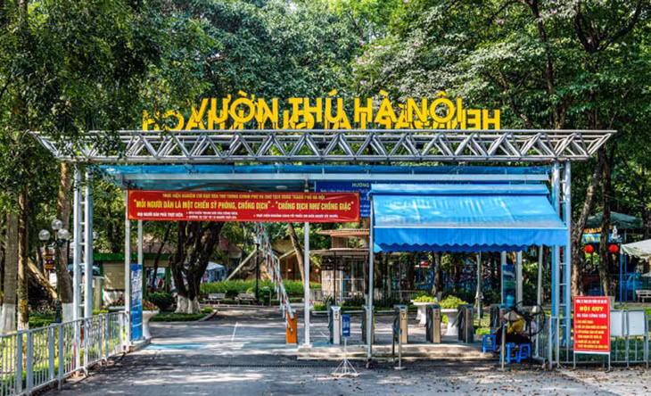 Cổng soát vé tại công viên Thủ Lệ