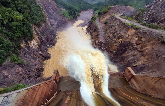 Thủy điện Thượng Nhật tích nước trái phép trước bão số 13 Thủy điện Thượng Nhật tích nước trái phép trước bão số 13