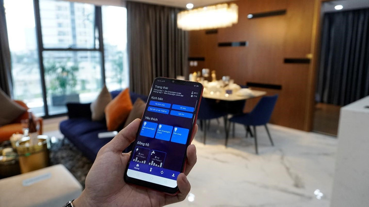 Chỉ với những điểm chạm trên chiếc di động thông minh, chủ nhân của căn hộ có thể tận hưởng một cuộc sống tiện nghi