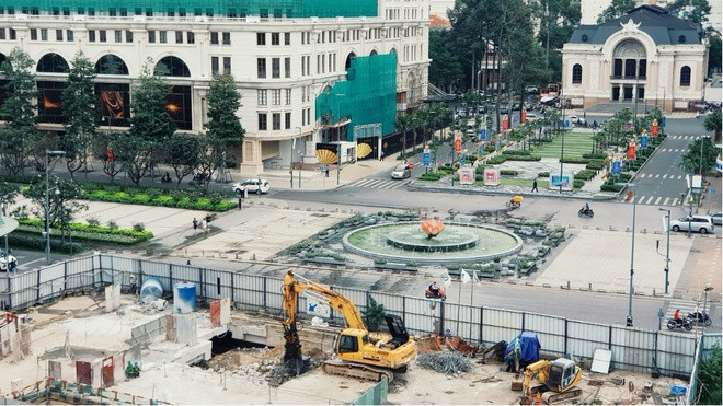 Thi công phá dỡ sàn tạm ga ngầm Nhà hát TP.HCM (giáp đường Nguyễn Huệ, Quận 1) Thi công phá dỡ sàn tạm ga ngầm Nhà hát TP.HCM (giáp đường Nguyễn Huệ, Quận 1)