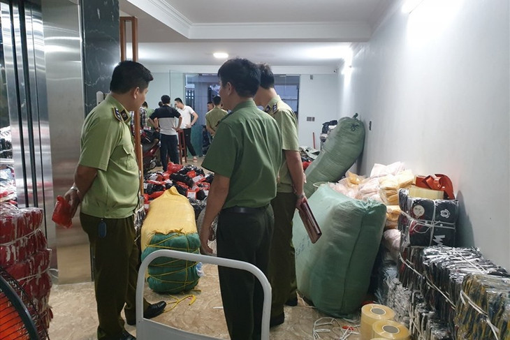 Lực lượng QLTT Quảng Ninh phát hiện kho hàng thời trang nhập lậu cực lớn tại Quảng Ninh