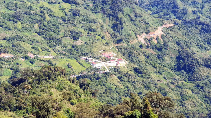 Tuyến đường được mở từ UBND xã Trà Linh lên nóc Măng Lùng nằm trên núi Ngọc Linh, Quảng Nam