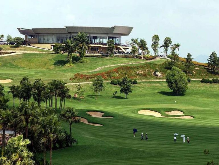 Sân golf Đầm Vạc (còn có tên gọi khác là Heron Lake Golf Course and Resort) (Ảnh: golfhomes).