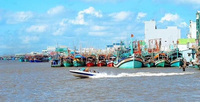 Tỉnh Cà Mau sẽ tăng cường kiểm tra tại các cảng biển để kịp thời phát hiện và xử lý tàu cá chở khách du lịch. Ảnh minh họa Tỉnh Cà Mau sẽ tăng cường kiểm tra tại các cảng biển để kịp thời phát hiện và xử lý tàu cá chở khách du lịch. Ảnh minh họa