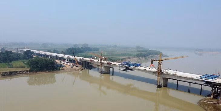 Cầu Núi Đọ được hợp long sau hơn một năm khởi công