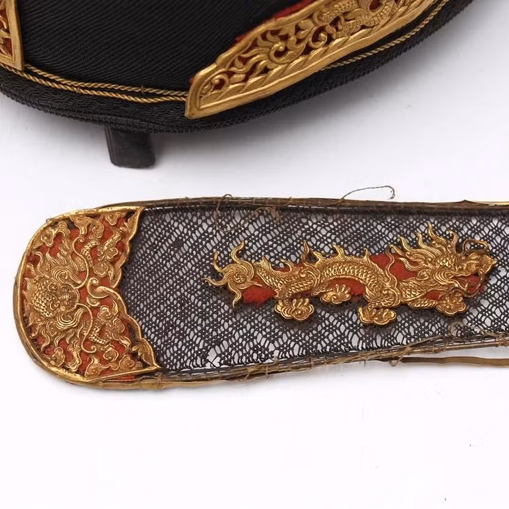 Phần cánh chuồn với họa tiết rồng tinh xảo và dũng mãnh (Ảnh: Balclis)