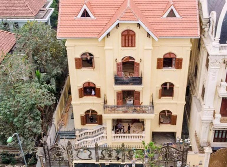 Hình ảnh biệt thự "tai tiếng" với hàng loạt vi phạm trật tự xây dựng nhìn từ trên cao Hình ảnh biệt thự "tai tiếng" với hàng loạt vi phạm trật tự xây dựng nhìn từ trên cao