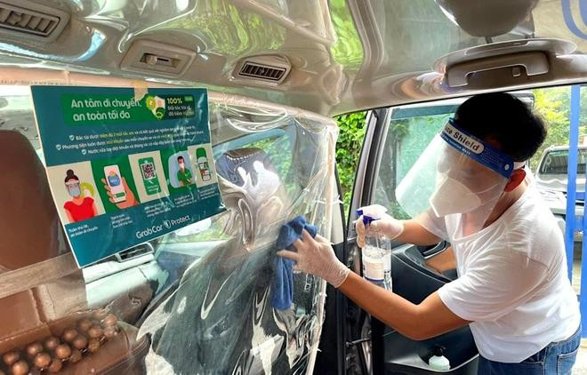 Theo dự thảo Luật Giao thông đường bộ sửa đổi, xe hợp đồng điện tử dưới 9 chỗ sẽ được gộp chung thành taxi