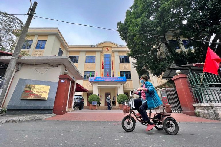 Phòng Nội vụ quận Cầu Giấy đang tham mưu việc tổ chức kiểm điểm để kỷ luật đối với ông Đỗ Ngọc Anh - Chủ tịch UBND phường và ông Nguyễn Xuân Quang - Phó Chủ tịch UBND phường Yên Hòa Phòng Nội vụ quận Cầu Giấy đang tham mưu việc tổ chức kiểm điểm để kỷ luật đối với ông Đỗ Ngọc Anh - Chủ tịch UBND phường và ông Nguyễn Xuân Quang - Phó Chủ tịch UBND phường Yên Hòa