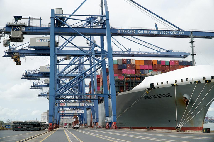 Tàu container cập cảng Tân Cảng - Cái Mép (TCIT) dỡ hàng