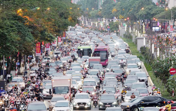 Tắc đường trong giờ cao điểm buổi chiều trên phố Trần Duy Hưng, Hà Nội Tắc đường trong giờ cao điểm buổi chiều trên phố Trần Duy Hưng, Hà Nội