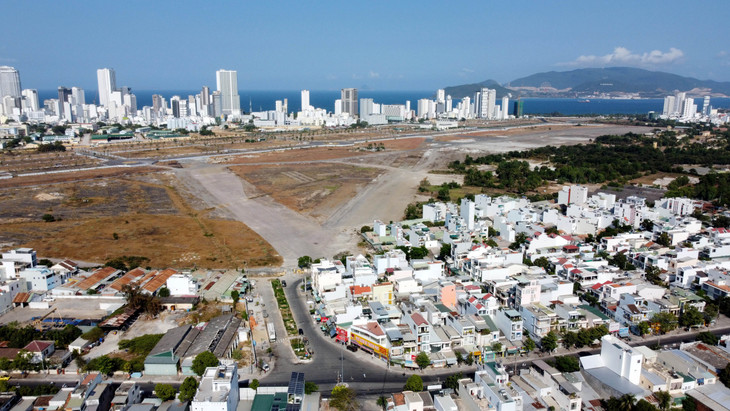 Việc giao &quot;đất vàng&quot; sân bay Nha Trang vi phạm quy định của Luật Đất đai