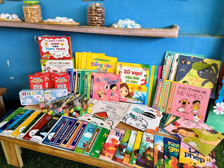 Những cuốn sách nhiều màu sắc sẽ mở ra cho các em nhiều cánh cửa khám phá thế giới