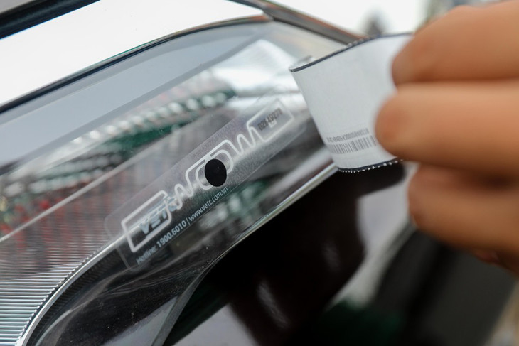 Dán thẻ thu phí không dừng ETC tại cao tốc TP.HCM - Long Thành - Dầu Giây