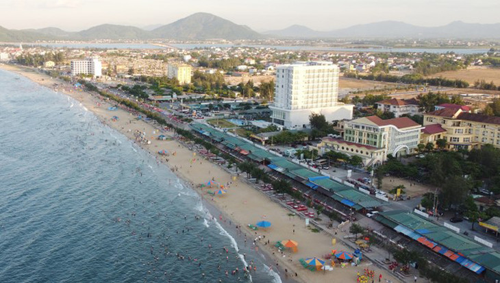 Các kiốt chắn đường ra biển Thiên Cầm