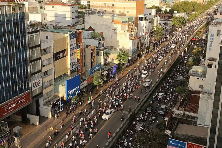 Cầu vượt Hoàng Hoa Thám - Cộng Hòa (quận Tân Bình), gần sân bay Tân Sơn Nhất