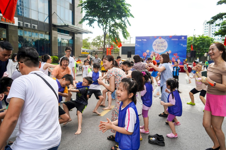 Niềm vui được lan truyền từ người chơi đến người cổ vũ. Ảnh: TNPM