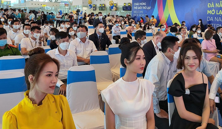 Tham dự sự kiện mở lại đường bay quốc tế đến Đà Nẵng còn có các hoa hậu đạt danh hiệu trong nước và quốc tế