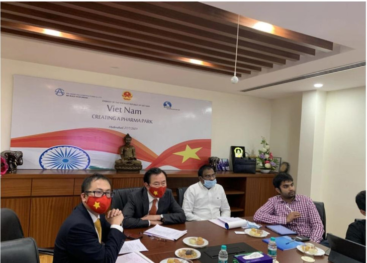 Buổi gặp giữa đại diện Việt Nam và Ấn Độ để bàn về ý tưởng thành lập “Công viên Dược phẩm” Buổi gặp giữa đại diện Việt Nam và Ấn Độ để bàn về ý tưởng thành lập “Công viên Dược phẩm”