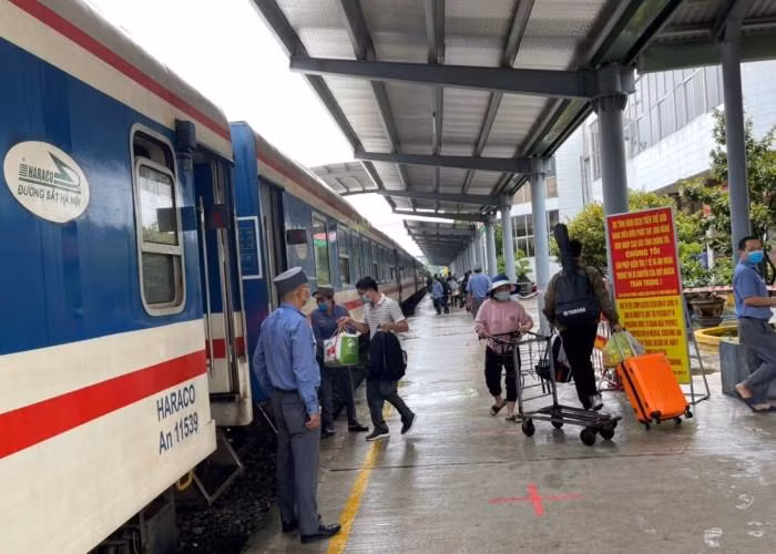 Ngành Đường sắt tăng thêm nhiều tàu khách Bắc Nam dịp Tết Nhâm Dần