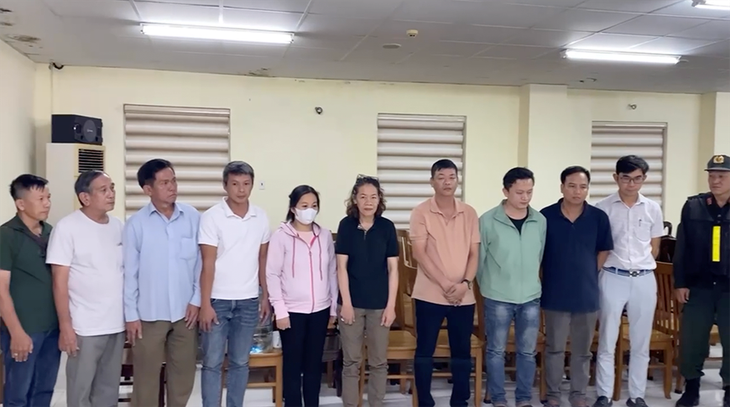 11 người bị khởi tố, đa số là giám đốc, số ít là quản lý, kế toán các công ty ở nhiều tỉnh, thành