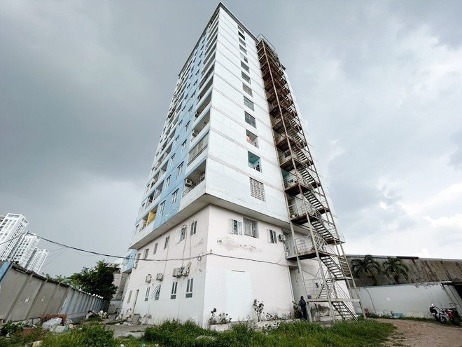 Chung cư Nguyễn Quyền ở quận Bình Tân, TP.HCM được đưa vào sử dụng hơn chục năm nay nhưng chưa được nghiệm thu phòng cháy chữa cháy.