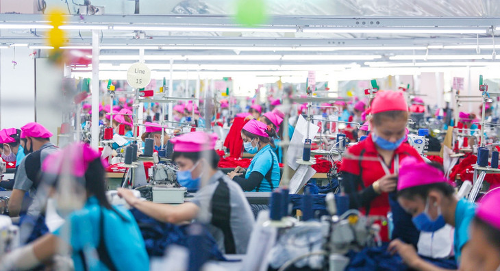 Công nhân doanh nghiệp may mặc tại Bình Dương. Công nhân doanh nghiệp may mặc tại Bình Dương.